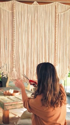MásChic on Instagram: "Conviértete en una experta del DIY como @sol.alvarezroldan y reinventa la apariencia de tu hogar con el nuevo programa Decoración Creativa. Decoración Creativa | Estreno 2 de septiembre Lunes, miércoles y viernes 19.00 ARG 08.00 PM MEX⁣⁣ 05.00 PM COL / PERÚ⁣⁣ 18.00 CH"