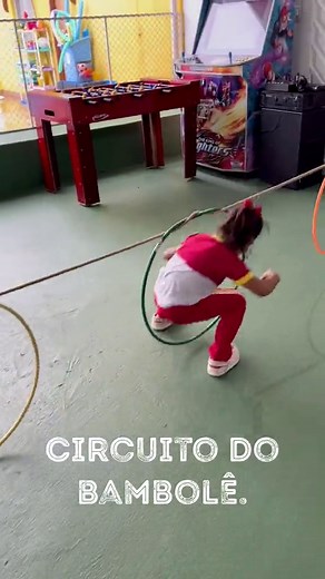 Atividades de Coordenação Motora com Bambolê na Educação Infantil