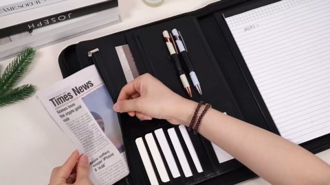 Padfolio, Business Portfolio Folder with Zipper, Conference Meeting Executive File Legal Document Organizer with Pockets Can Hold iPad Resume A4 Paper Bills Documents Pen Card, Black