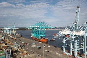 Port: Largest shipping cranes to operate in US have arrived | HeraldNet.com