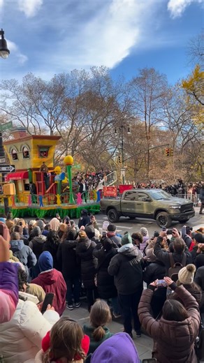 Sesame Street Float in The Macy’s Thanksgiving Day Parade! #nyc #parade #thanksgiving #macysthanksgivingdayparade @macys | Melissa Armo