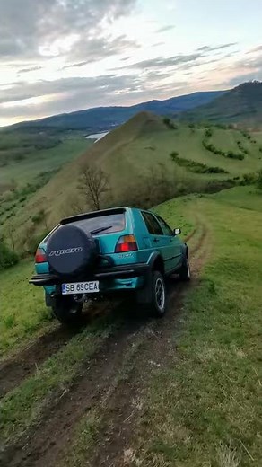 VW Golf Country incredible offroad downhill