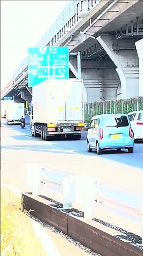 迫力満点‼️大型海上コンテナトレーラー（OOCL）通過‼️#shorts #トレーラー走行動画