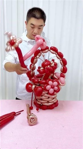 Make a basket with balloons.