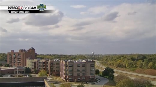 Passing showers as rain moves into central Iowa in this timelapse from the Gateway Hotel in Ames today: | WHO 13 Weather