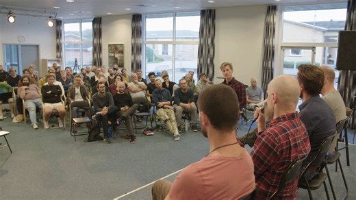 En svensk ensamstående pappa och självutnämnd feminist reser till ett...