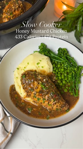 𝗟𝗶𝗻𝗱𝘀𝗲𝘆 𝗪𝗶𝗹𝗹𝗶𝘀 on Instagram: "High protein meals that don’t taste healthy. Episode 7: Slow Cooker Honey Mustard Chicken. Tender chicken in a glossy, honey mustard sauce, creamy mash, and vibrant greens - comfort food vibes with 47g protein and just 433 calories per serving. Set it, forget it, and eat like this all week 😮‍💨🔥 Calories ⬇️ Per serving Calories - 433 | Fat - 3.6g | SFat - 0.9g | Carbs - 54.7g | Sugar - 12.7g | Protein - 47g Ingredients ⬇️ Serves 4 600g Chicken Breast 