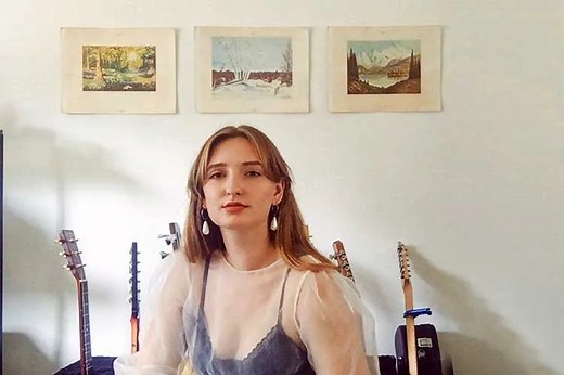 How Madison Cunningham Uses Unusual Tunings and Beater Guitars to Discover Fresh Sounds