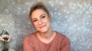 Here's How I ... Do My Makeup With Eczema