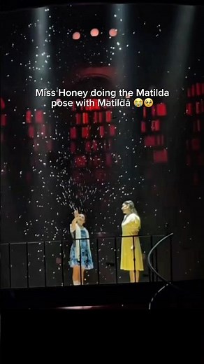 The cutest end to a show I’ve ever seen 🥹