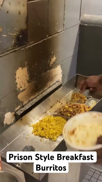 Prison Style Breakfast Burritos 🌯 #prisonlife