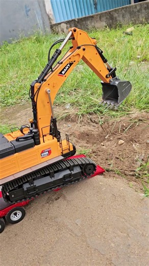 RC SANY Excavator Getting Off the Truck #rcexcavator #rcconstruction #shortvideo #shorts #rccar