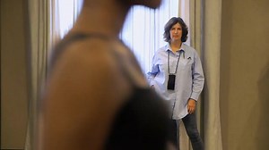 Gisele Bündchen, Gigi Hadid, Kate Moss… Ces top models sont mondialement connues, leurs visages s’affichent sur les couvertures des magazines de mode et elles défilent pour les plus grands couturiers. Mais ce que le grand public ignore souvent, c’est qu’elles doivent leur carrière à des chasseurs de mannequins. Ces dénicheurs de talents les ont repérées dans la rue, sur une plage… Un métier de l’ombre qui demande d'avoir l’œil partout. 📌📺 À découvrir demain, dimanche, dès 13h30 sur TF1. ⏮ Nos 