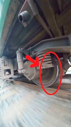 Line change with crossover. #autumn #british #viralvedio #trains #linechange #crossover | Robiul Islam Rumel