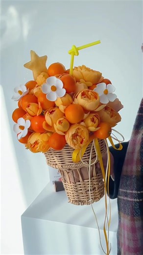 🍊🧡🌷 #floraldesign #diyflowers #flowerarrangement #makingbouquets