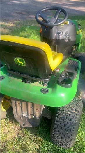John Deere 125 Automatic Riding Lawn Mower