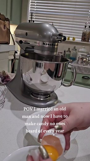 it tastes like little fluffy vanilla clouds ☺️ #divinity #divinitycandy #oldman #spoiledhusband #christmascandy #bakingspiritsbright #oldmancandy