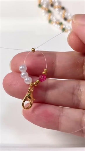 Instructions for stringing an elegant pearl bracel #diy #crafts #bracelet