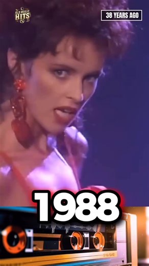 𝐎𝐥𝐝 𝐌𝐮𝐬𝐢𝐜 𝐇𝐢𝐭𝐬 | Trechos Musicais on Instagram: "“The Lover in Me” is a song by Scottish singer Sheena Easton, released in 1988 as the title track of the album of the same name. The song marked an important shift in her musical style, as she had previously been known mainly for romantic pop songs and ballads. During this phase, Sheena embraced a bolder and more contemporary sound, strongly influenced by late-1980s pop and R&B. Produced by L.A. Reid and Babyface, the track features a 