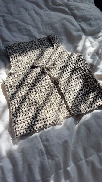 VivCrochets on Instagram: "free pattern & tutorial on my website 🦦 #crochetvest #crochetmesh #crochettop"