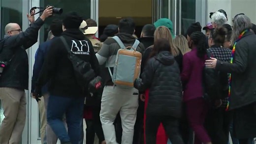 🤡INFURIATING: Illegal alien wife beating, human trafficking MS-13 gang member Kilmar Abrego Garcia from El Salvador just WALKED OUT of a federal courthouse FREE AGAIN, thanks to a deranged activist judge who straight-up SHIELDED him from ICE custody! | News Snapper