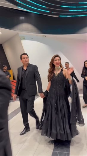 BOUNCER HUB SQUAD on Instagram: "Bouncer__Hub Close protection Mahira Khan at neelofer film premiere #mahirakhan #bouncer__hub #closeprotection 🔰 BOUNCER HUB SQUAD ✉️ DM Us On Instagram For Booking Or Call us on Given Numbers 📱03480438384 📱03218885177 Our expertise includes: ✅ Close Protection (VIP & Executive Security) ✅ Artist & Celebrity Protection ✅ Event codinater ✅ Event Management & Event Security ✅ Working All Around Pakistan"