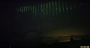 Wall of Green Lasers Blankets Sky in Hawai'i, Likely From Chinese Satellite