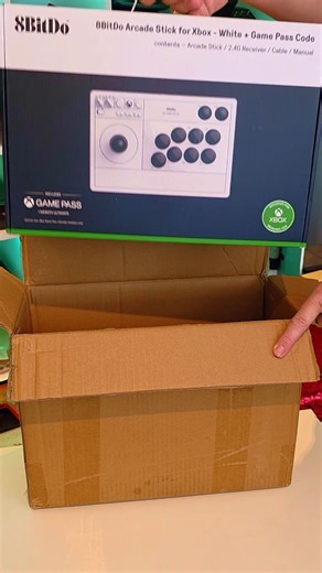 David Wellman on Instagram: "Unboxing the @8bitdo Xbox arcade stick and playing some Street fighter 6 on Xbox Series X. Pretty impressed with this stick so far! Thanks 8bitdo 👍🏻 #arcadestick #gaming #streetfighter #gameroom #xbox #gifted #8bitdo"