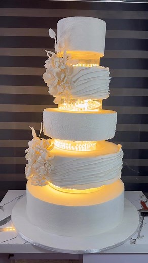 2.8K reactions · 214 shares | As part of our workflow, we always begin by setting up in the studio before heading to the wedding venue. #Beezeebeecakes #cakesinasaba #GraceSpeaks | Abu Sadiat Blessing | Facebook