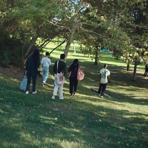 For Olivia Bee, photography is a way to narrate the world around her. Watch as she takes a group of photographers on a Vision Walk in Los Angeles to share how the same scene can be translated into many unique perspectives. bit.ly/Vans_VisionWalk | Vans