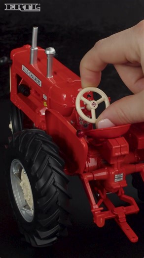 Allis-Chalmers D-17 Series 2 Tractor Review