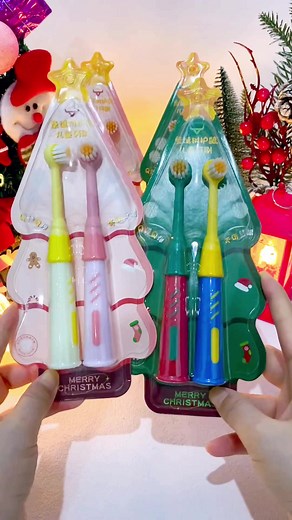 Christmas tree-shaped toothbrush with soft bristles, adding holiday fun to your child's brushing routine!#fypシ゚ #like #life #toothbrush #merrychristmas #oralhygiene #baby
