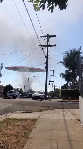 12M views · 59K reactions | What are your thoughts on this…⚠️ #ufo #alien #aliens #ufos #ovni #area #ufosighting #ufology #space #ufologia #Nasa #NASA | Ufos live | Facebook