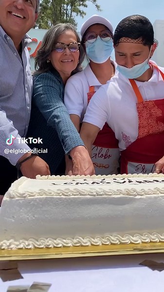 Aquí nuestra nueva sucursal en UVM campus Lomas Verdes. ¡Súper emocionados de llegar a nuevos Globo Lovers! #uvm#ElGlobo #pasteleria #universidad