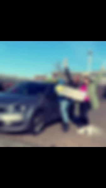 Video's van Rijschool Driving Stars (@drivingstars) met Friends - Ella Henderson