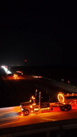 55K views · 2.6K reactions | @actionaviation007 @powerpighello #peterbilt389 #texasbigrigs #tankeryanker #largecar #bigrig | Texas Big Rigs | Facebook