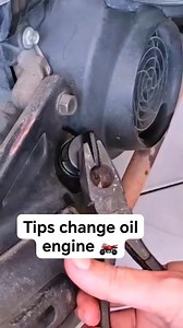 1.3M views · 5.9K reactions | Tips change oil motorcycle engine ️ #followersreelsfypシ゚viralシfypシ゚viralシ #everyoneactive #tips #goodidea #motorcycleparts #diy | Joven Vlogs Reels | Facebook