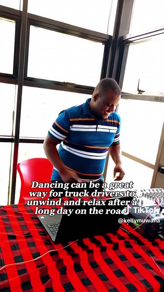 Truck Drivers Unwind with Dancing | Finger Dance & Basic Dance