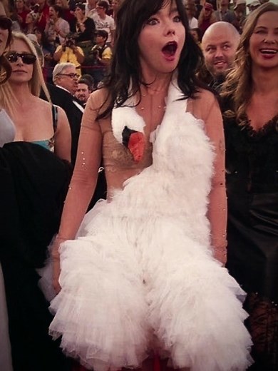 Bjork's Iconic Swan Dress at the Oscars 24 Years Later