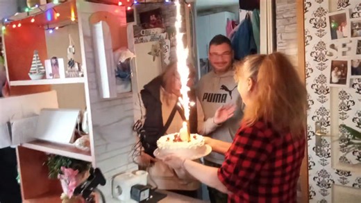 Csak Úgy 🍀 Szeretettel Mindenkinek 🍀🍀🍀 Gratulálunk Kata 🌹 Születésnapod alkalmából 🌹❤️🌹 | András Schersing