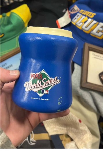 I was shocked at how much the little Budweiser signs were worth!🔥 #goodwill #thrifting #thrift #fyp #foryoupage