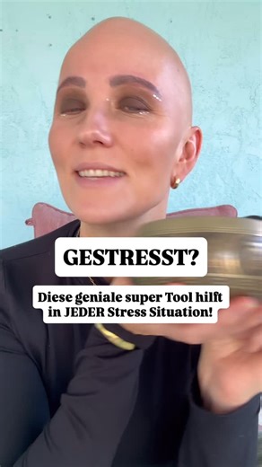 Coach & Mentorin | High Magnetic Energy & innere Power on Instagram: "Dieses MAGIC TOOL hat mein Leben verändert. Und sie kann jetzt deins verändern. 30 Sekunden, die Spaß machen und dein System neu ausrichten. 🪽 Vorallem, wenn du gestresst bist, negative Gedanken oder Gefühle hast. So funktioniert der Reset 🧿: Vorher – kurzer Check-in: Wie belastend ist das Thema gerade auf einer Skala von 1–10? 🪽 Schritt 1: Schreibe mit deiner Hand die Frequenz, die du im Video siehst. Ein bestimmter Rhythm