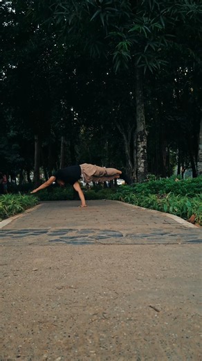 Left elbow joint is still healing #calisthenics #streetworkout #myanmar #discipline #balance #viral