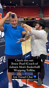 Number one college 🏀basketball team in the USA is Auburn and here is their ✡ Jewish coach Bruce Pearl, putting on tefillin! 🤍💙🤍💙🤍💙Athletes For Israel | Follow Team Israel