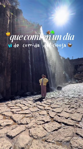 el mole estaba picoso HAHA y al final un plot twist de la comida y yo 😭😭 te quiero mucho 🩷 Instagram: @naomipistache #loquecomihoy #recoveryjourney #loquecomoenundia