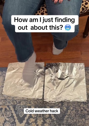 How did I not know this sooner! 😅 When it’s freezing outside (we’re about to get a foot of snow ❄️), wrap foil around your socked toes, then put another pair of socks on…and your feet stay SO much warmer! It sounds weird but if you have cold feet in winter, this is such an easy stay warm hack for snow days, cold houses, sports, errands… all of it. 👉🏻Save this for the next cold snap & send to your always-cold friend #winterhack #coldweatherhack #staywarm #coldfeet #wintertips