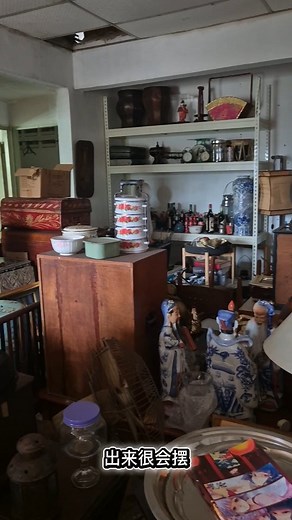 新山这间二手家具店的家具真的品质超级好 性价比超级高‼️价格大多是新的20-30% 甚至有些家具还很新 谁懂啊啊啊 这里真的超多家具 共有三间厂 有预算的我们有平价家具 宜家也有喔！真的超适合学生党/租客！ 喜欢古董/实木设计感家具绝对要来‼️其中一间简直是高品质家具的天堂😍非常推荐给Cafe/民宿出租的老板们！ 🚚而且可以配送家具到全马各地 能自己安排交通 也可以让老板安排喔！ 🔍QQ Furniture Enterprise WhatsApp Contact (Hong): 011-2775 1398 📍14, Jalan Satria 2, Taman Perindustrian JB Perdana, 81300 Skudai Johor, Malaysia bit.ly/qqfurniture 🕙10 am to 6pm | QQ Furniture - Selling 2nd Hand / Used Furniture Skudai JB Johor