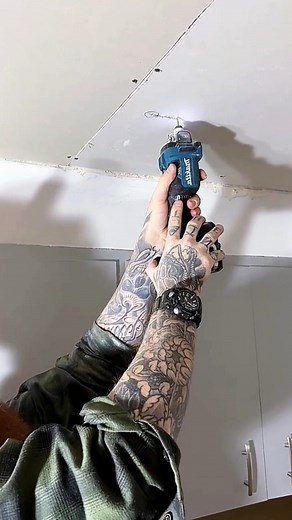 191K views · 433 reactions | Cutting out holes for recessed lights #makita #makitatools #tools #cutting #engineering #foryou #work #build #bathroom #tools #diy #belindamoses #mechanic #diablotools #diablopartner #flexpowertools #flexpartner #tacoma #prinsu #smartcap #viralpost2024 #viralvideoシ #viralshorts #viralreels #virals #viralreelsfb #viralpost #viralpage #viralreelschallenge | Belinda Moses | Facebook