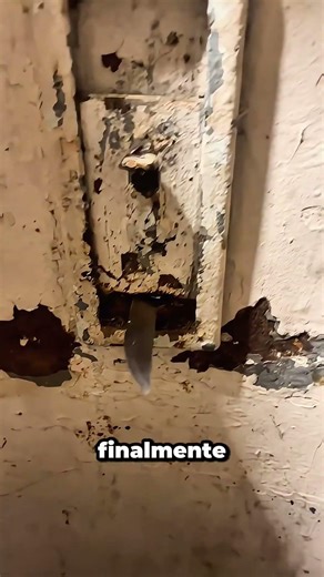 Todos se burlaban de él hasta que vieron lo que estaba protegiendo #Shorts #Horror #Ghost