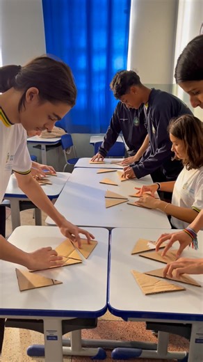 Khelbes Silva | Luciane Pontes on Instagram: "Le jeu des quatre triangles isocèles📐📐📐📐"